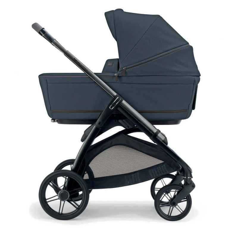 Trio Inglesina Aptica Sapphire Blue - Darwin Infant Recline - 5